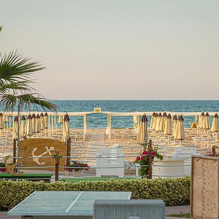 Hotel Avana Riccione Exterior foto