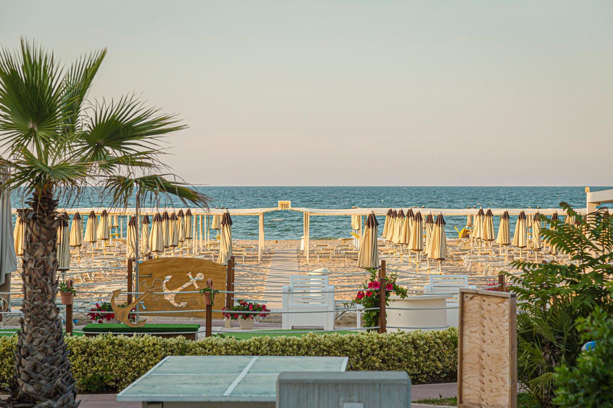 Hotel Avana Riccione Exterior foto